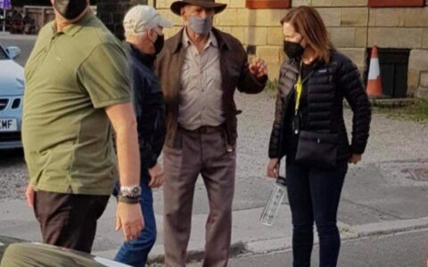 《奪寶奇兵5》片場照 79歲哈里森·福特經典服裝現身