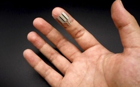 “生物燃料電池”：可穿戴設備將手指的觸感轉化為能量來源