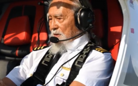 T台走秀的酷爺爺85歲駕機衝上雲霄 刷新我國飛行學員最大年齡紀錄