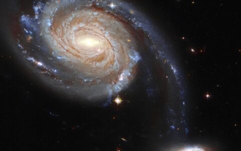 哈勃望遠鏡展示Arp 86：相互作用的奇特星系