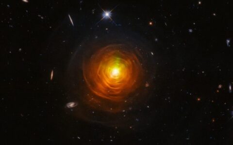 NASA發布哈勃拍攝的“垂死”恆星CW Leonis的圖像