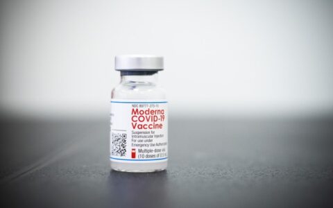 莫德納股價重挫近12% 美國首例奧密克戎感染病例打過兩針該公司疫苗