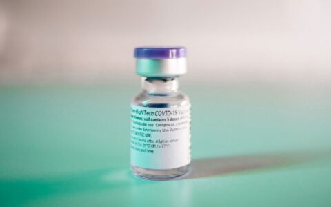 BioNTech：修改疫苗可能提高針對Omicron的免疫效果