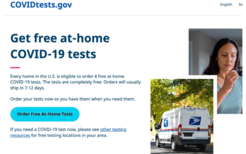 美國民眾可通過COVIDTests.gov網站訂購四個免費的快速檢測試劑盒