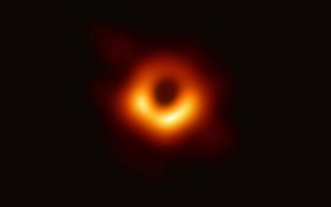 首張黑洞圖像為引力磁單極子研究帶來新發現