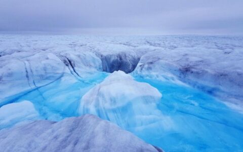 研究稱加速融化的速度正使格陵蘭冰蓋成為世界上最大的“水壩”
