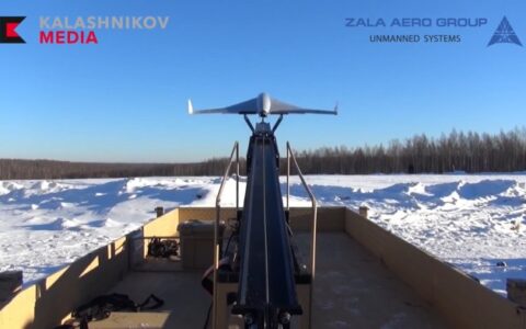 烏克蘭官員曬出照片 抨擊俄羅斯使用“自殺式”AI無人機