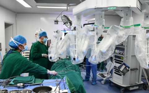 西藏完成首例機器人外科手術