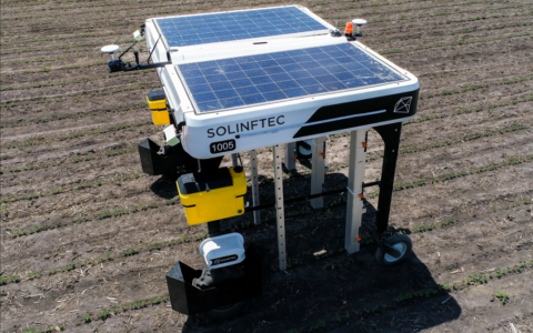 Solix Spraver農業機器人：能自主尋找並消滅雜草