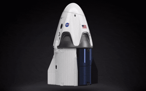 NASA的SpaceX Crew-5任務宇航員與龍飛船首次相會