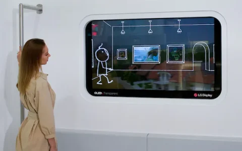 LG展示用於地鐵與列車的透明OLED 可完全取代車窗