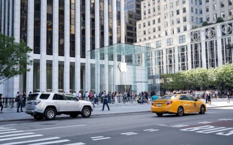 男子凌晨前往Apple Store購入300台蘋果iPhone 13 出門就遭打劫